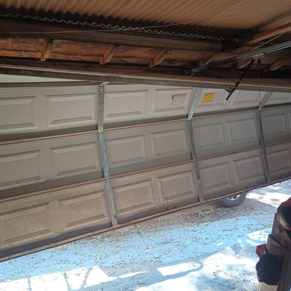 residential-garage-door-off-track